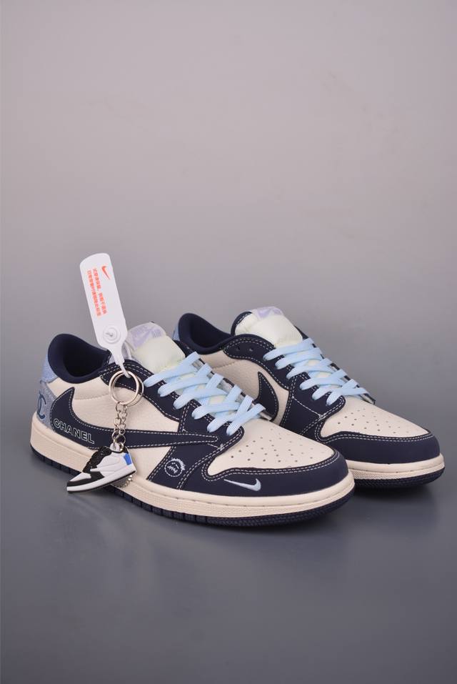 Fragment X Travis Scott X Chanel Air Jordan 1 Low 三方联名倒钩 全新的三方联名低帮倒钩鞋面延续了黑脚趾设计，整