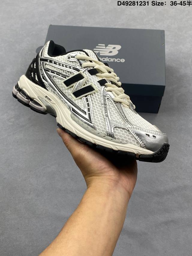 公司级 新百伦 New Balance M1906系列 复古运动鞋单品宝藏老爹鞋款。作为Nb最经典的档案鞋型之一，与 2一样，1906有着Nb最成熟的技术加持和