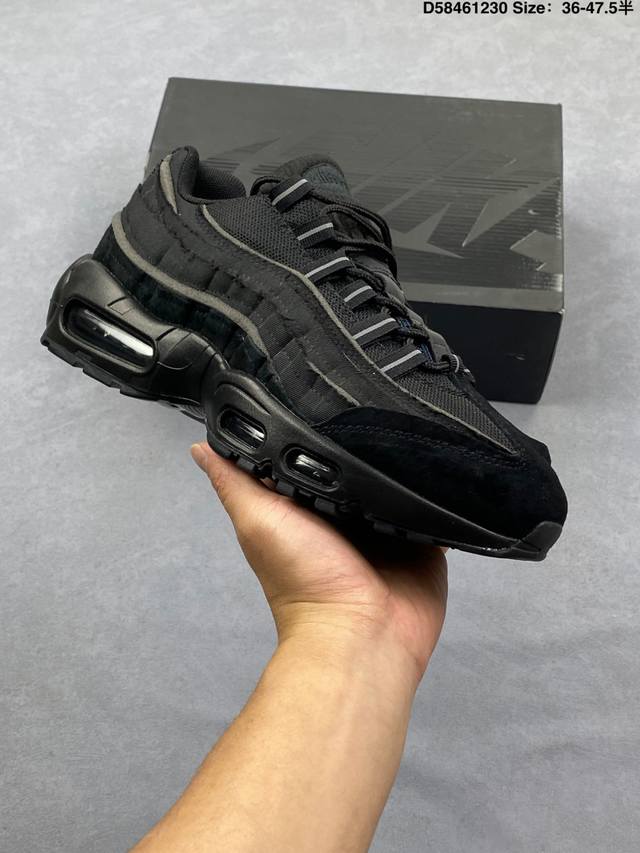 真标Nike Air Max 95 Tt 耐克 气垫复古慢跑百搭鞋休闲运动鞋 这双鞋采用前脚掌开窗式气垫 这种设计在当时是前所未有的 鞋带孔的设计灵感来自人体肋