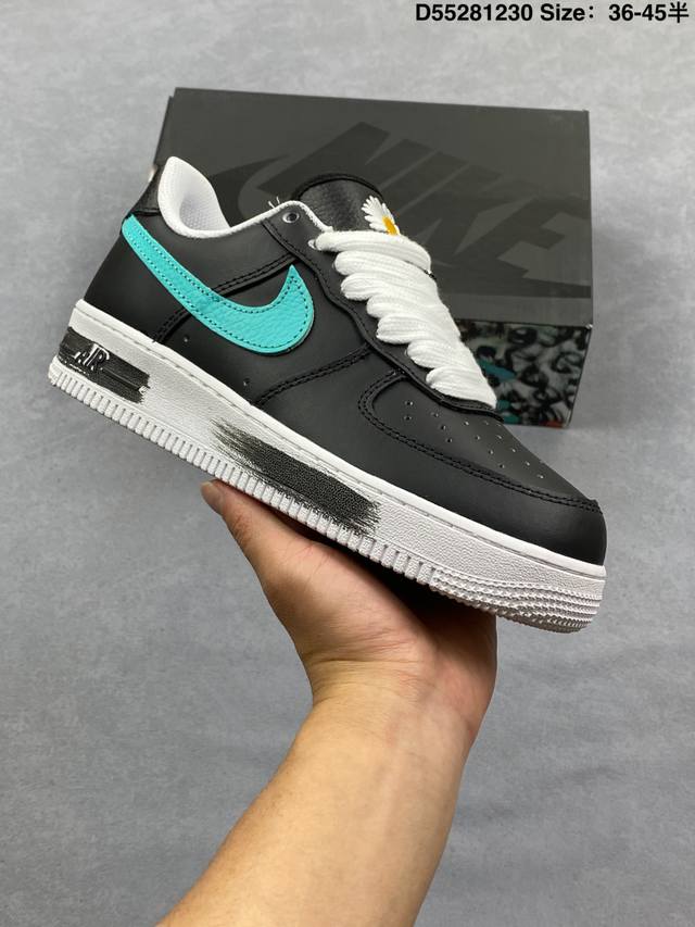 耐克 Nike Air Force 1 '07 Low 空军一号含气垫 小白鞋 低帮百搭厚底增高休闲运动板鞋。柔软、弹性十足的缓震性能和出色的中底设计，横跨复古