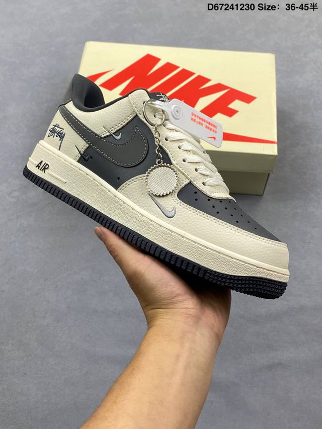 耐克 Nike Air Force 1 ’07 空军一号低帮百搭休闲运动板鞋。柔软、弹性十足的缓震性能和出色的中底设计，横跨复古与现代的外型结合，造就出风靡全球
