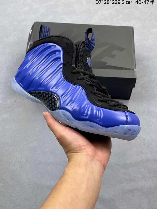 耐克Nike Air Foamposite One 男鞋 时尚运动鞋潮篮球鞋，它是一双内场的后卫战靴，97年1月份首期发行，使用Foamposite一次成型的喷