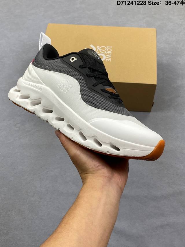 On Cloudsurfer 2 昂跑男女子越野跑鞋缓震透气耐磨25年新 中底设计采用了如多米诺骨牌般排列互锁的模块结构，能够在运动时实现无缝滚动，确保跑者享受