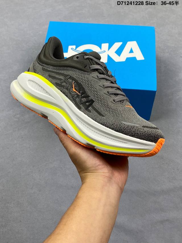 Hoka畅行无阻 Hoka One One Bondi 9 舒适百搭耐磨轻便 低帮跑步鞋 男女款。Bondi 9 最显著的变化在于其鞋底单元，原本扎实可靠的鞋底