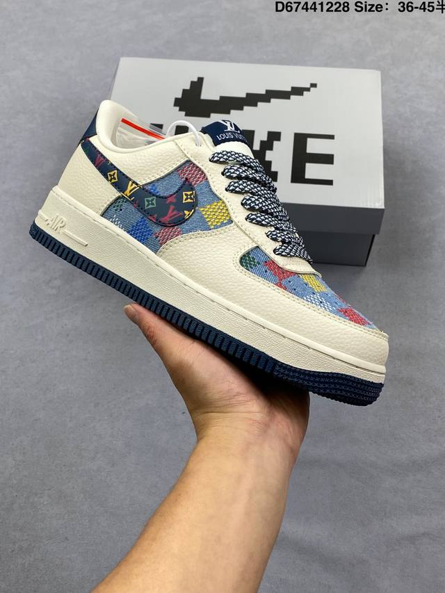 耐克 Nike Air Force 1 ’07 空军一号低帮百搭休闲运动板鞋。柔软、弹性十足的缓震性能和出色的中底设计，横跨复古与现代的外型结合，造就出风靡全球