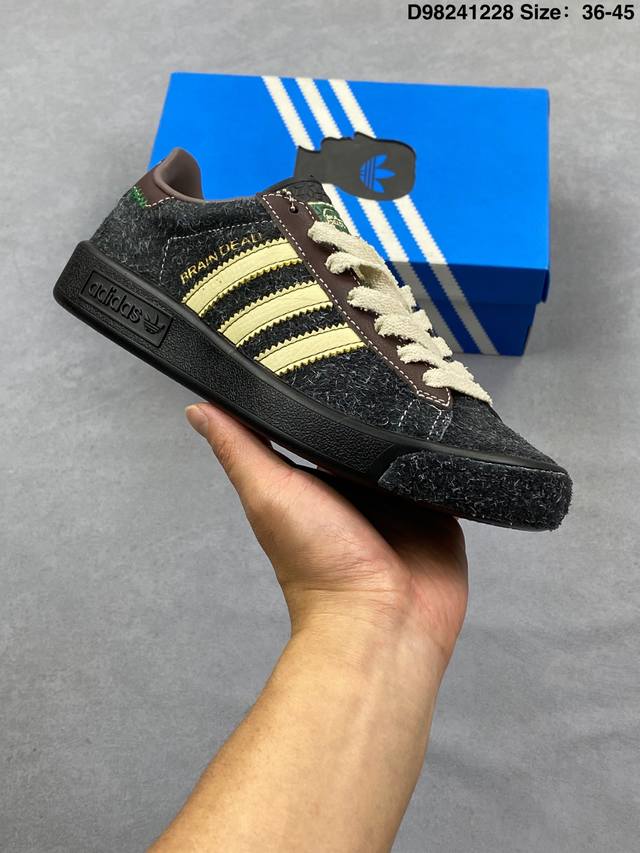 新品 阿迪达斯 Adidas Forest Hills联名款轻便缓震透气跑步运动鞋 防滑耐磨 舒适 时尚 运动休闲鞋 Brain Dead联名 黑色鞋面采用长毛