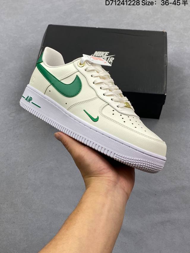 真标耐克Nike Air Force 1’07空军一号低帮百搭休闲运动板鞋。柔软、弹性十足的缓震性能和出色的中底设计，横跨复古与现代的外型结合，造就出风靡全球三