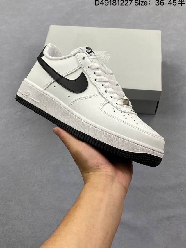 耐克Nike Air Force 1 Low 空军一号 Af1 小白鞋 低帮百搭厚底增高休闲运动板鞋。柔软、弹性十足的缓震性能和出色的中底设计，横跨复古与现代的