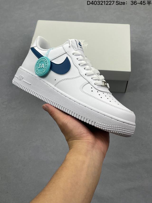 Ambush X Nk Air Force 1‘07 Low Sp 空军一号联名标志性的Swoosh延伸至鞋跟之外 鞋舌和鞋垫上印有Ambush品牌标志 整体简