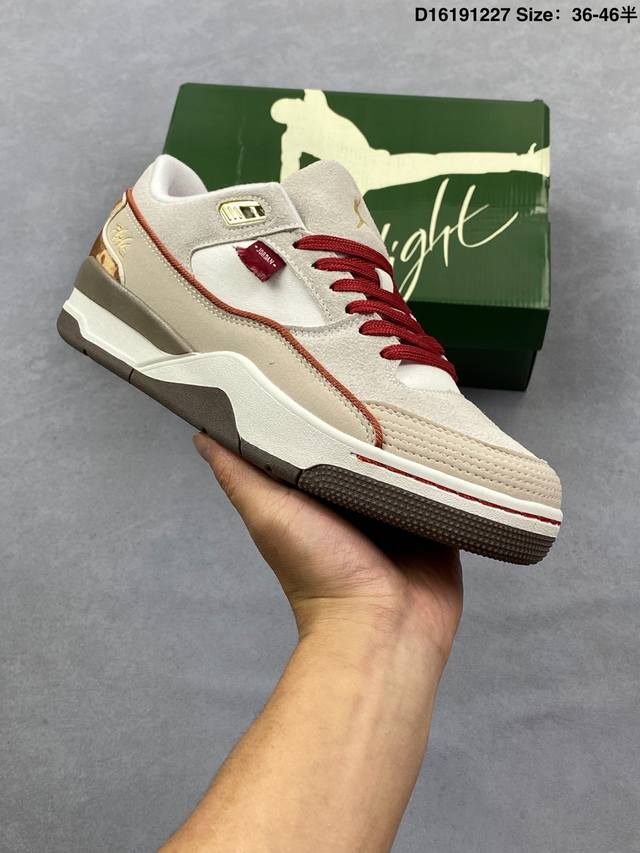Air Jordan 4 Retro Flight Court Sp 低帮 黑色 Aj4 乔丹4代 Aj4 乔4 低邦 黑色 乔丹篮球鞋系列 鞋身整体以黑色磨砂