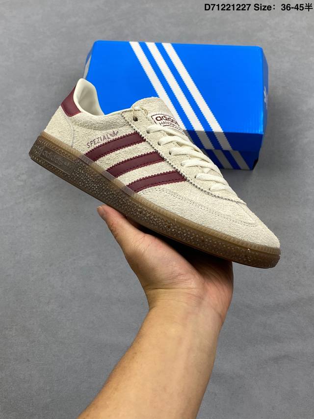 Adidas Originals Gazelle Indoor 三叶草休闲防滑耐磨低帮板鞋 鞋头出色设计 塑就出众贴合感 稳固的后跟贴合足部曲线设计 软弹舒适