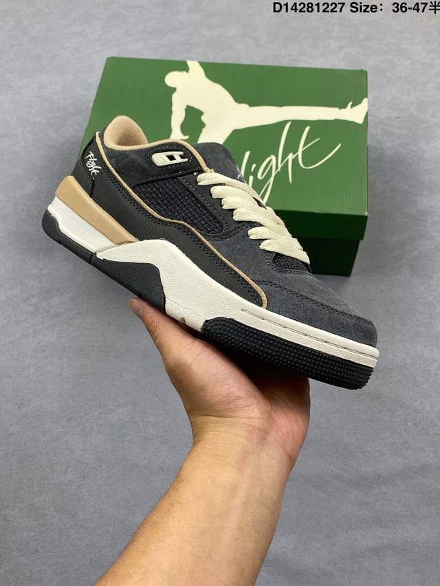 Air Jordan 4 Retro Flight Court 低帮 Aj4 乔丹4代 Aj4 乔4 低邦 白紫色 乔丹篮球鞋系列 鞋款整体以米白色皮革打造，鞋