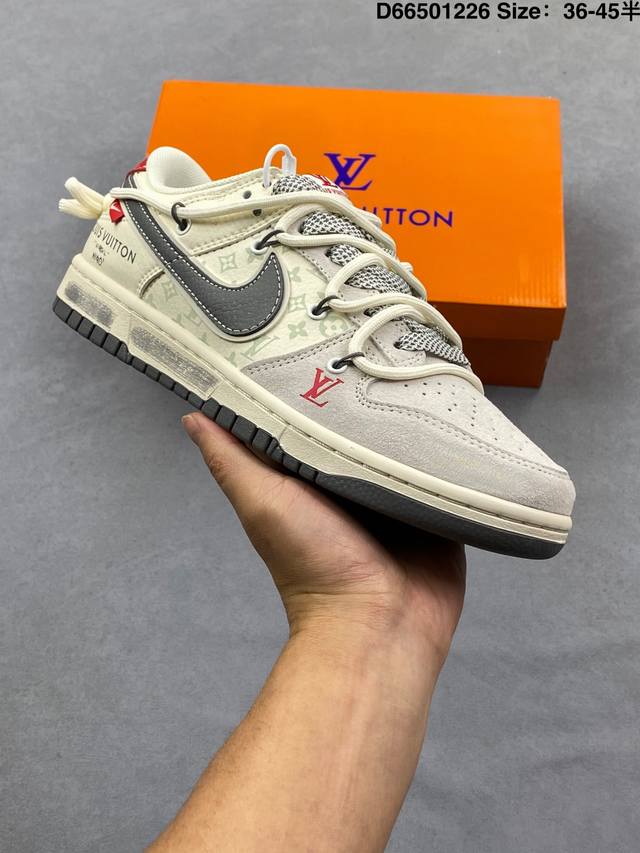 联名解构款｜潮流顶流碰撞！当Swoosh的街头基因遇上Lv的奢牌底蕴，这双Cx5050-Y51直接拉满潮流辨识度！米白磨砂皮基底叠印浅调老花，灰调Swoosh做