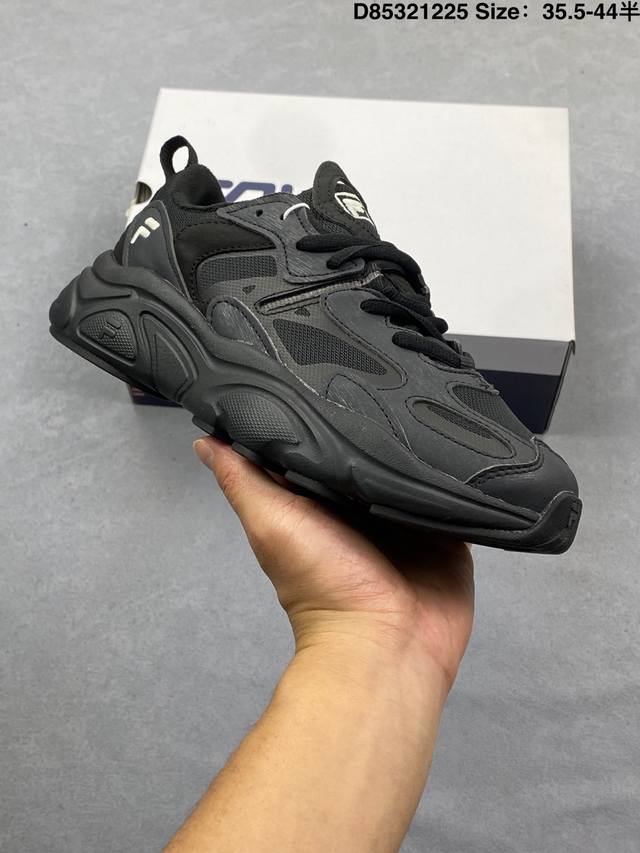 百年运动时尚品牌Fla创建于1911年意大利Biella小镇，是Fila兄弟创立的一家纺织和针织的服装品牌。百年来，Fla已经成长为世界知名运动品牌，其产品不仅