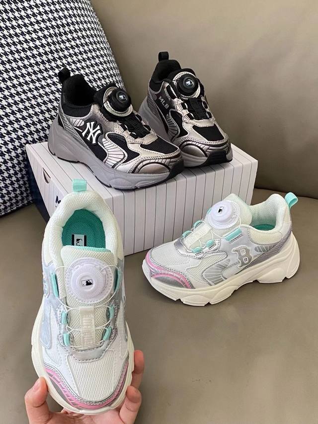 原图直出 吹爆的Mlb新款休闲鞋 这谁能拒绝啊 真的太香了鞋面网孔设计干爽透气旋转扣方便宝贝穿脱鞋底防滑耐磨巨百搭高颜值，天天穿都不腻时尚新宠儿