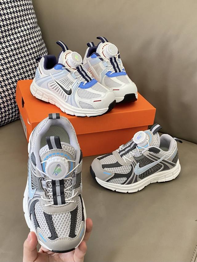 原图直出 找到一双运动鞋百搭又又好穿好穿 清爽鞋面活力满满，旋转扣设计方便宝贝穿脱低帮设计很显脚踝纤细，日常出街或者运动时穿都合适鞋底的泡棉依旧是Qq糖一样软～