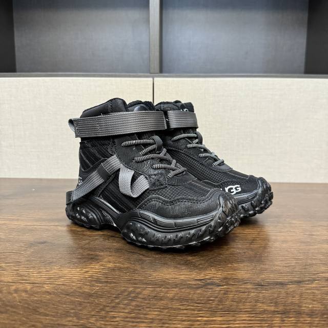 双十二特价 可退换 9命！好穿又保暖的运动鞋终于被我挖到了~实物超级无敌酷 百搭款 要给娃选双好穿又保暖的冬天鞋子真的太难了 前几天终于在网上找到一双我想要的