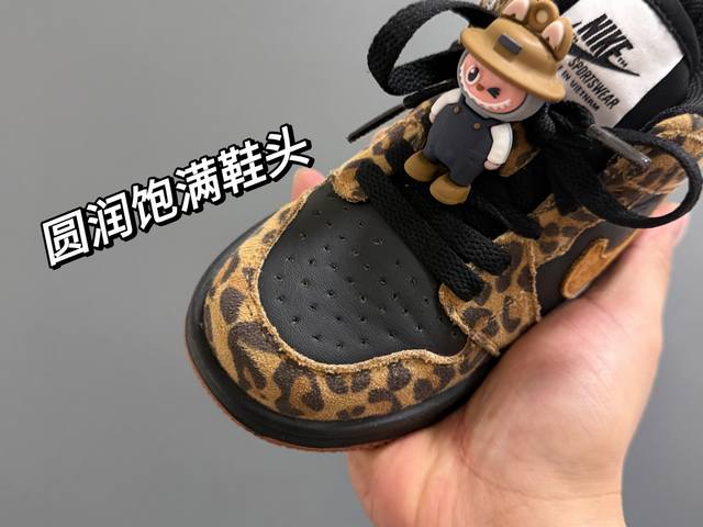 9宫格细节图 精致细节做工 质感满满 可爱的拉布布挂件 上脚时髦又洋气