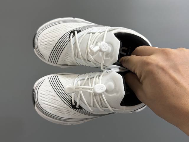 昂家新款Cloud X Z5松紧扣儿童运动鞋 Size：28-37码 超赞的小众品牌 昂跑云朵系列 松紧扣设计，一脚蹬款式轻松调节 优质面料拼接，质感满满 耐磨