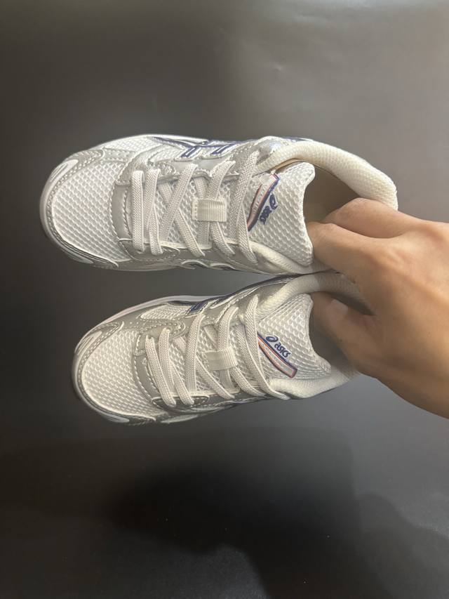 亚瑟士官网新款1130弹力松紧带儿童复古休闲运动鞋 Size：26-37码 经典1130款式 松紧带设计，穿脱方便 网面拼接，质感满满 橡胶耐磨防滑大底，脚感超