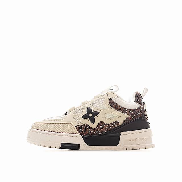 路家 圆头4代 系带休闲儿童鞋 此款鞋采用近几年比较流行的版型设计，外观时尚大气。鞋底采用耐磨的材质和粒面牛皮革鞋面，系带闭合方式。让您在平时生活中感觉到舒适的