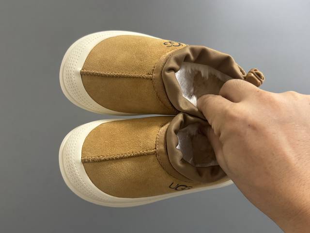 Ugg明星同款厚底儿童雪地靴 Size：25-35码 经典Ugg明星同款 优质包头款式设计 内里加绒，保暖又舒适 耐磨防滑大底，脚感超赞