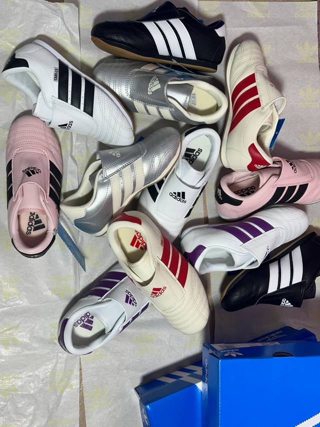 实拍细节–原相机直出原图 独家阿迪跆拳道童鞋新款，经典黑色，永远经典的配色，随便搭配任何裤子，回头率拉满