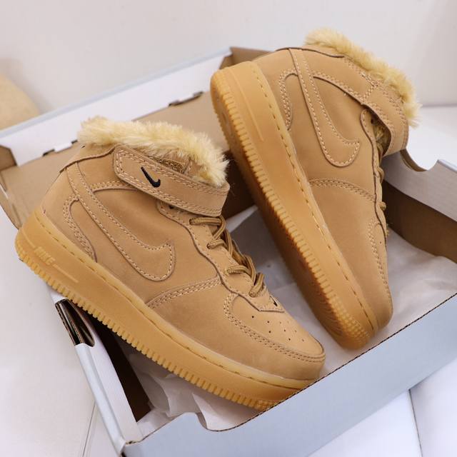 福利特价 ，可退换，码26-37 ＮＫ加绒空军一号高帮童鞋 空军系列的高颜值，注定备受追捧！ 趣味十足，尽显潮流气息。运动感十足的Af1搭配青春系的颜色，清新帅