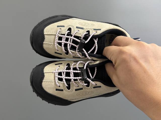 Kee*潮牌新款2515儿童松紧扣儿童户外运动鞋 Size：24-37码 同步新款 优质皮料拼接 松紧扣设计 橡胶耐磨防滑大底，脚感超赞