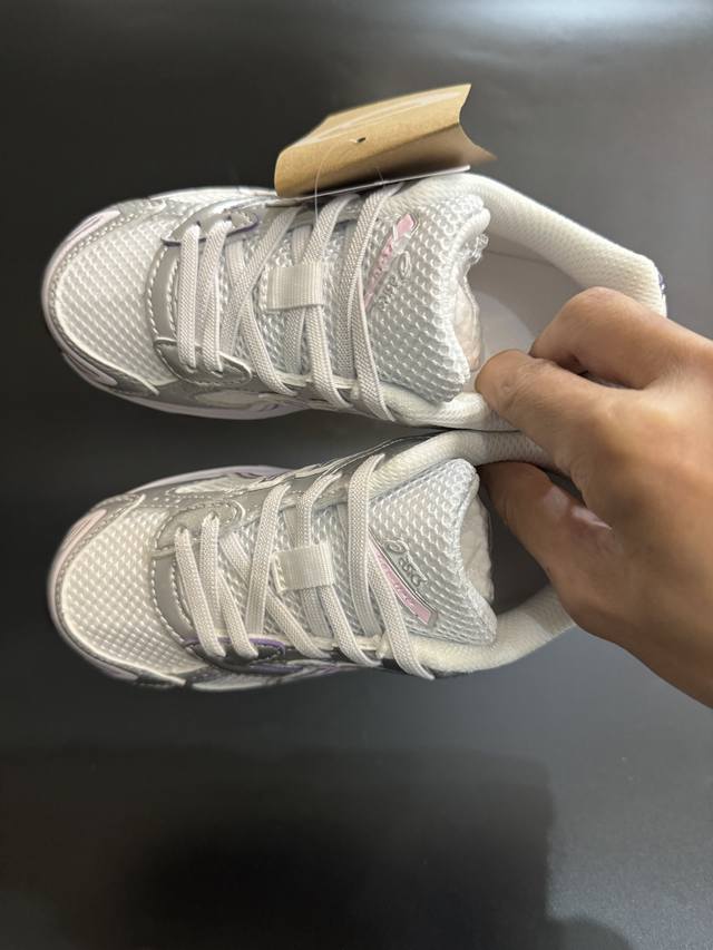 另一工厂p 亚瑟士1130弹力松紧带儿童运动鞋26-37码 松紧带设计，穿脱方便 网面拼接，质感满满 橡胶耐磨防滑大底，脚感超赞