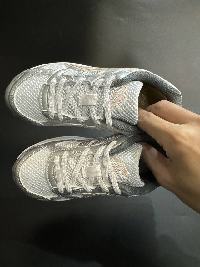 另一工厂p 亚瑟士1130弹力松紧带儿童运动鞋26-37码 松紧带设计，穿脱方便 网面拼接，质感满满 橡胶耐磨防滑大底，脚感超赞