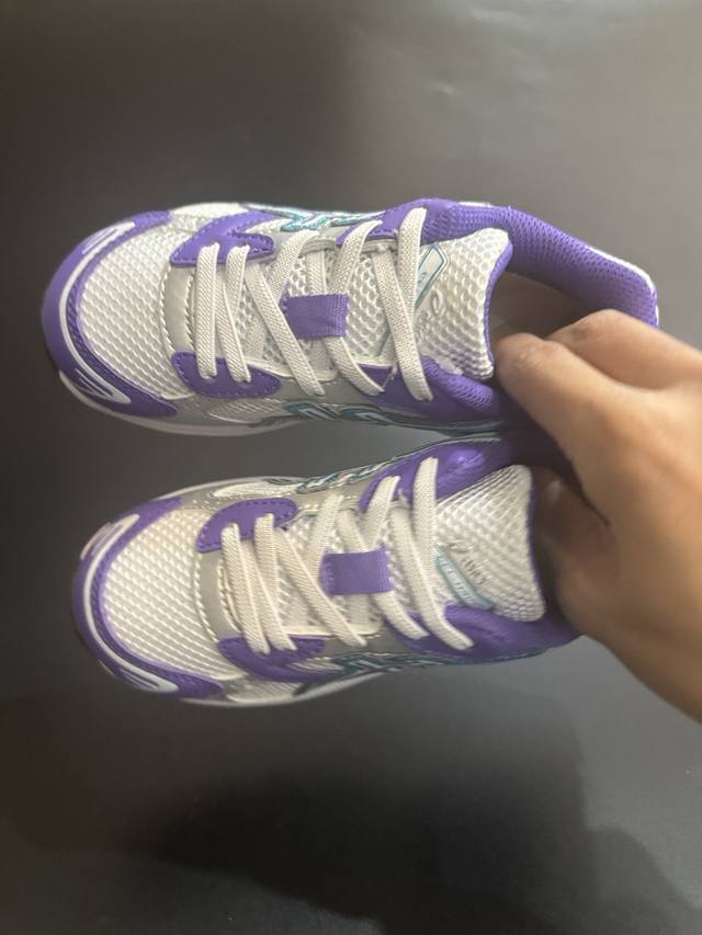 另一工厂p 亚瑟士1130弹力松紧带儿童运动鞋26-37码 松紧带设计，穿脱方便 网面拼接，质感满满 橡胶耐磨防滑大底，脚感超赞