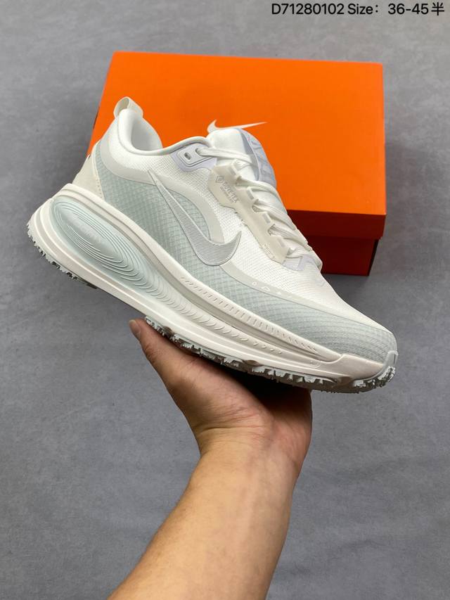 公司级Nike Vomero 18 Gtx 耐克 舒适减震防滑 低帮跑步鞋 DDD 全掌Reactx泡绵中底 前掌和后跟还配备了Air Zoom气垫单元 据说跑