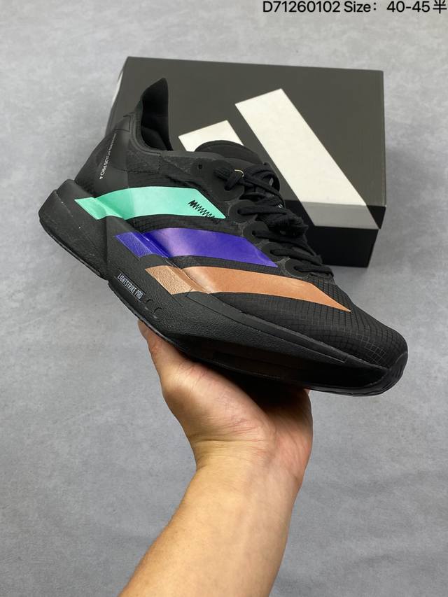 公司级Adidas Adizero Adios 5 M 阿迪达斯 马拉松飞线贾卡轻质透气休闲运动跑步鞋 DDD 采用双层透气网纱 Flywire动态飞线绑缚鞋面