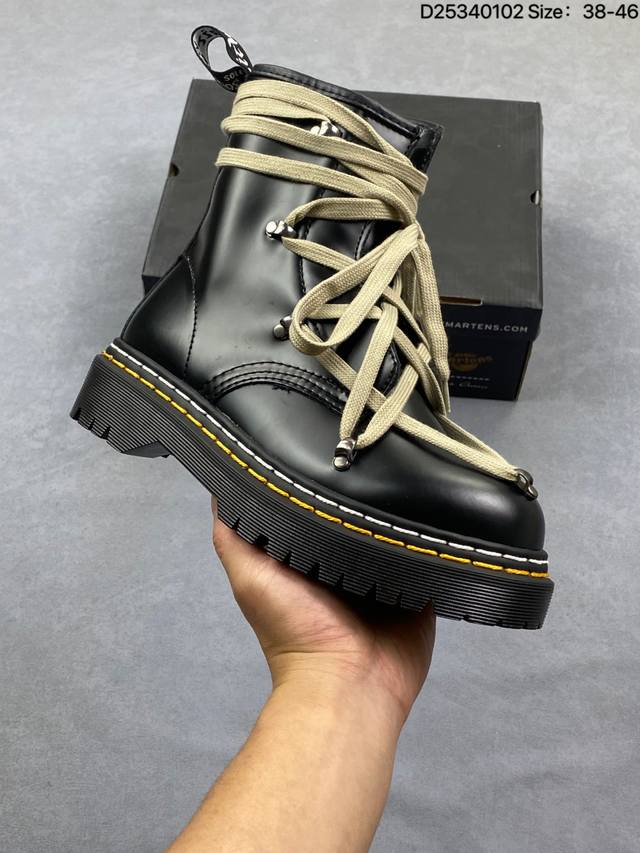 Dr Martens杨幂同款秋冬拼接马丁靴 DDD 新款 固特异增高马汀博士 DDD 经典1460马丁靴为设计蓝本 DDD 鞋面材质整体用两种材质拼接光滑耐磨的