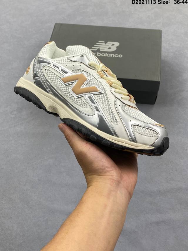 新百伦 New Balance 204L 复古薄底鞋重塑都市运动美学时尚运动跑步鞋，以复古薄底设计与室内足球鞋灵感，打造兼具轻量化通勤与潮流穿搭的多功能鞋款。采