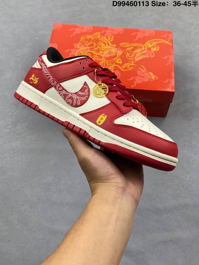 Nike Dunk Sb Low 定制Dunk ！Lv DDD 定制Dunk Sb顾名思义，具有经典的Dunk血缘，又注入了更多的时尚元素。相较于普通的Dunk