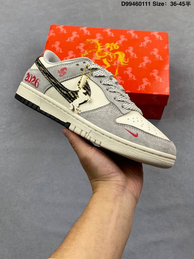 Nike Dunk Sb Low 定制Dunk ！Lv DDD 定制Dunk Sb顾名思义，具有经典的Dunk血缘，又注入了更多的时尚元素。相较于普通的Dunk