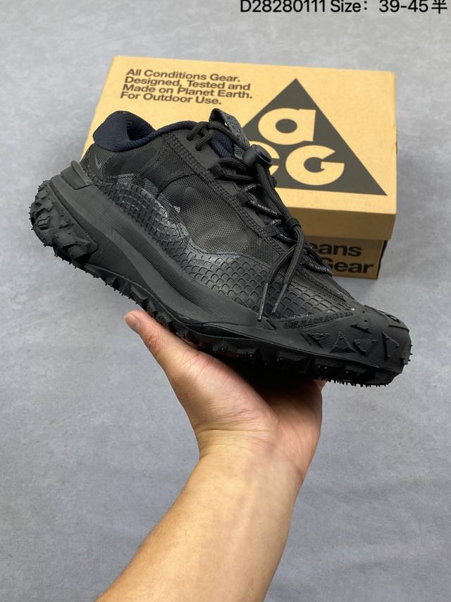 Nike Acg Mountain Fly 2 Low Gtx 耐克 户外登山系列越野跑鞋 DDD 全新户外鞋款 该款鞋沿袭前代高帮型版的设计传统 盈轻鞋面合结