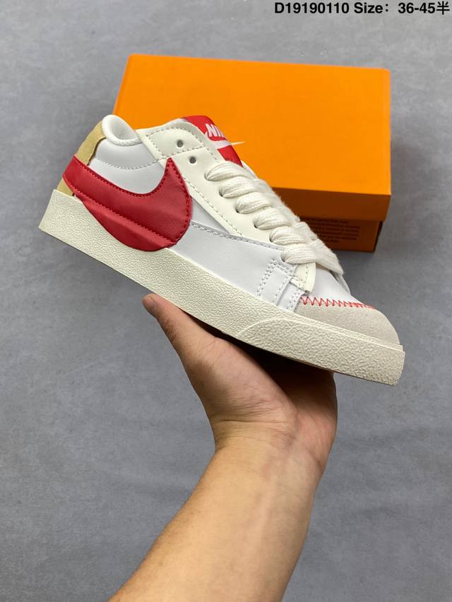 耐克 Nike Blazer Low '77 Jumbo 男女子运动板鞋 抓地板鞋 革新重塑经典街头人气鞋款。采用人气传统外观，巧搭大号耐克勾勾设计和宽大鞋带。