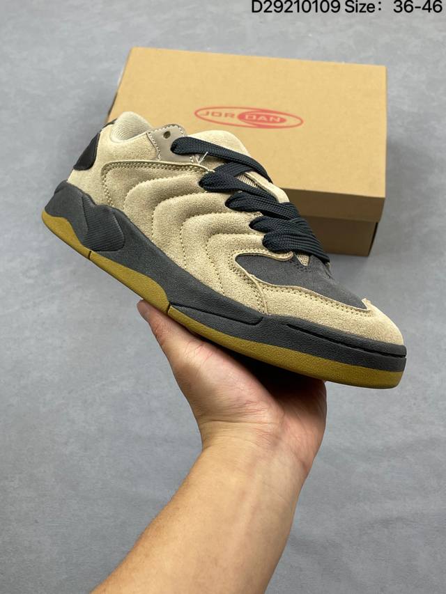 Nike Air Jordan Session 耐克 舒适百搭 防滑耐磨 低帮 板鞋 DDD 延续90年代滑板鞋的面包轮廓造型 采用全皮质鞋身内衬加厚设计 后跟