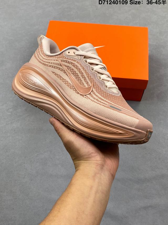 耐克Nike Vomero Plus 反转Swoosh｜跑鞋圈新王！厚底增高运动跑步鞋 时尚老爹鞋 这双Vomero Plus真的太绝了！反转Swoosh设计超