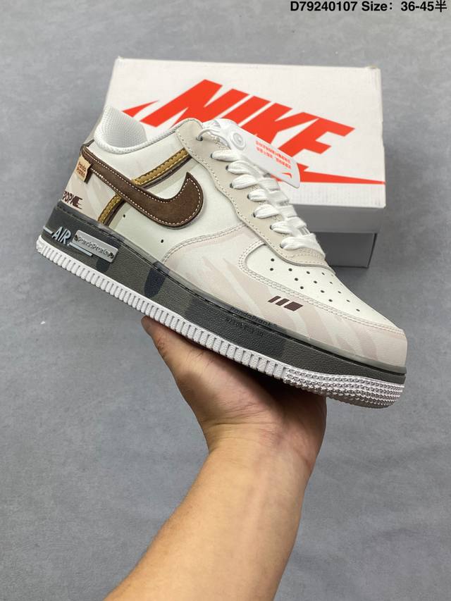 耐克Nike Air Force 7空军一号低帮百搭休闲运动板鞋。柔软、弹性十足的缓震性能和出色的中底设计，横跨复古与现代的外型结合，造就出风靡全球三十多年的F