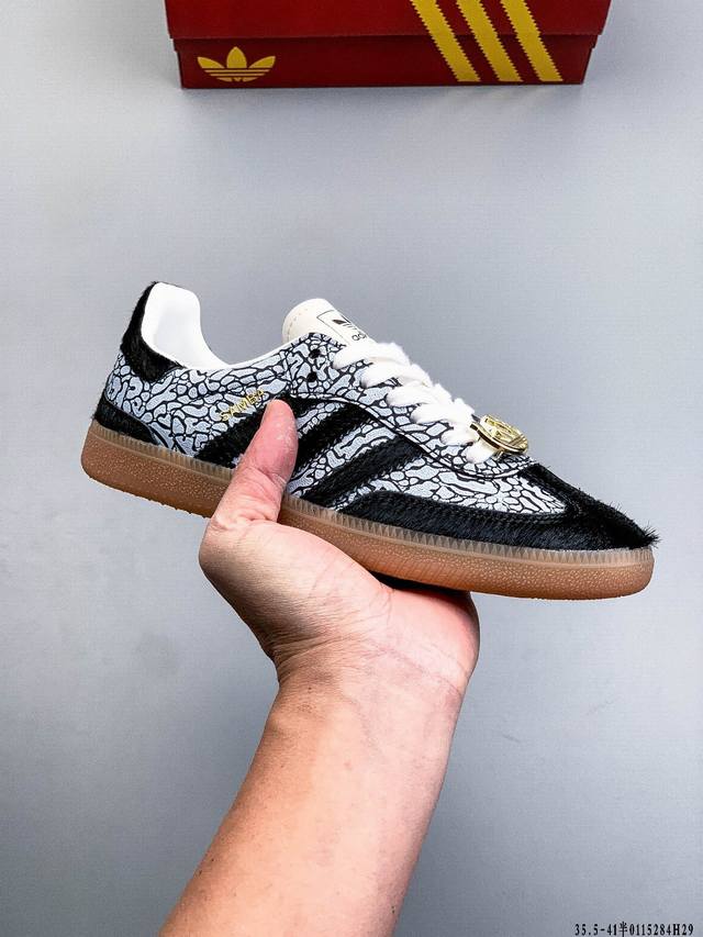 公司级！Adidas Samba Og 经典百搭休闲鞋德训鞋！ DDD Adidas 近70年的经典Samba Og 修长的鞋楦,略微尖尖的鞋头,翻毛皮的鞋头拼