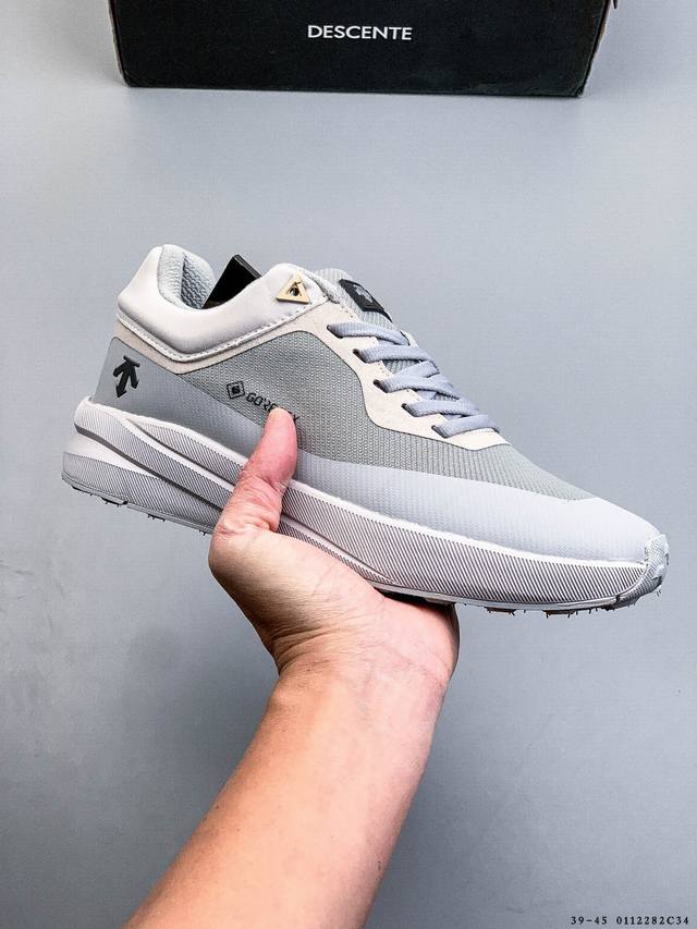 迪桑特Descente Dualis De Board 运动舒适 低帮休闲鞋 DDD 灵感源于经典鞋形 以简洁线条勾勒百搭造型 选用皮革鞋面赋予质感 缓震中底提