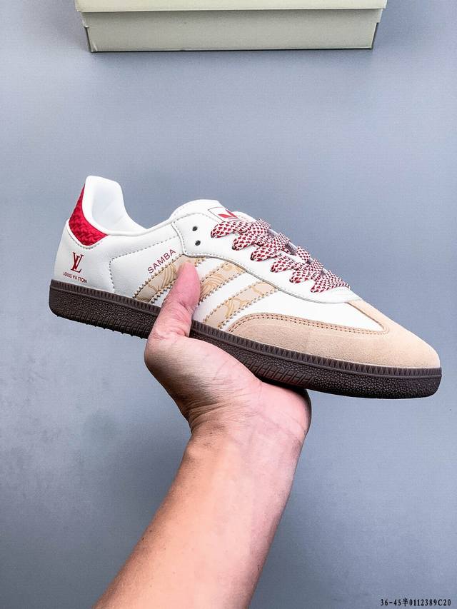头层真标！Adidas Samba Og 经典鞋款 DDD Adidas 近70年的经典Samba Og 修长的鞋楦,略微尖尖的鞋头,翻毛皮的鞋头拼接,这些我们