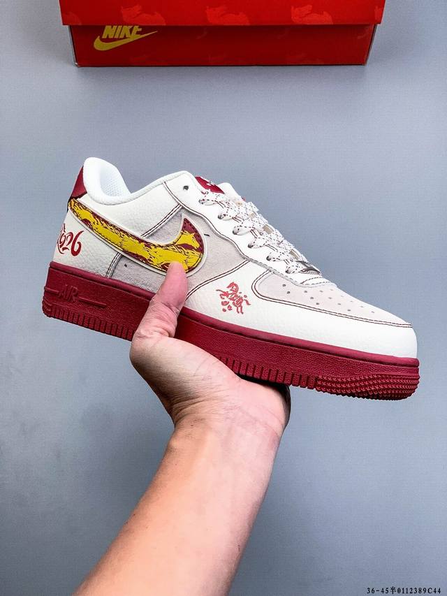 原楦数据纸版，采用硬质优质皮革鞋面材质，内置全掌Air Sole气垫。耐克 Nike Air Force 1 Low 空军一号低帮经典百搭休闲运动板鞋 DDD