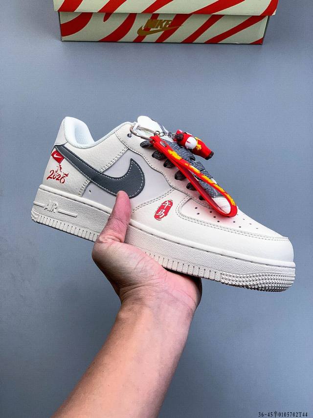 纯原版本 原楦数据纸版，采用硬质优质皮革鞋面材质，内置全掌Air Sole气垫。耐克 Nike Air Force 1 Low 空军一号低帮经典百搭休闲运动板鞋