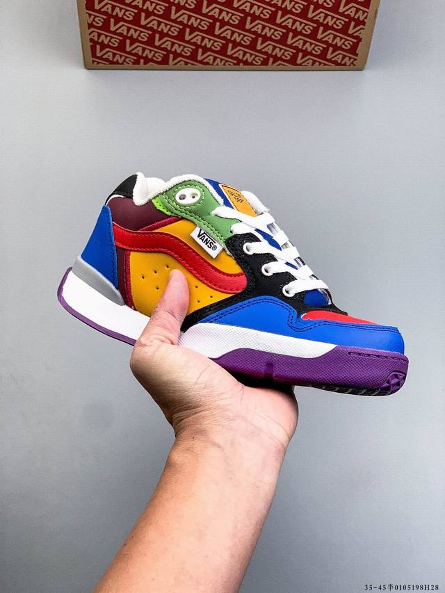 公司级 Vans范斯 Rowley Xlt 皮革绒面革 舒适休闲 低帮板鞋 DDD 此次全新鞋型从千禧年滑板鞋中汲取灵感 采用 麂皮与皮革拼接鞋面 搭配宽厚鞋舌