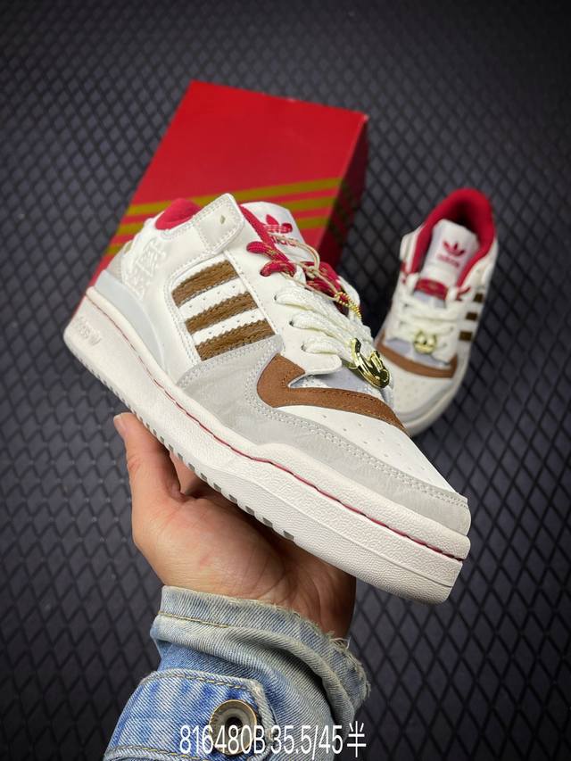 DDD 阿迪达斯 Adidas Forum Low 马年限定低帮百搭潮流休闲运动板鞋 货号: Kj8751 DDD 以复古篮球鞋的外形为基础，采用皮革拼接，简约